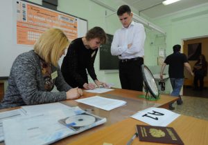 Московские школьники досрочно сдали экзамены по химии и истории. Фото: Александр Кожохин, «Вечерняя Москва»